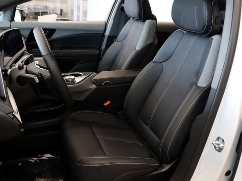 Used 2025 Cadillac Optiq Sport 1 w/ LPO, Floor Liner Package AWD/4WD image 8