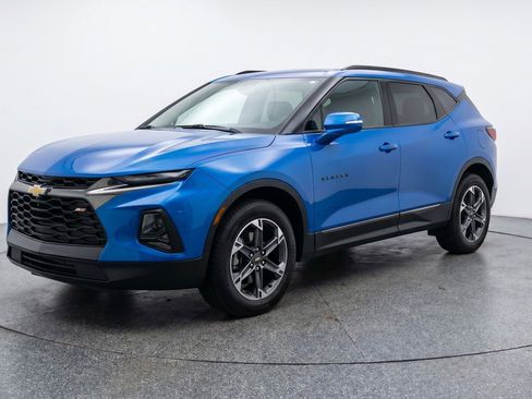 Used 2025 Chevrolet Blazer LT FWD image 3