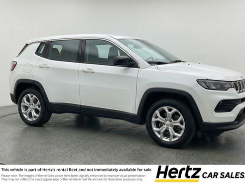 Used 2025 Jeep Compass Latitude AWD/4WD image 1