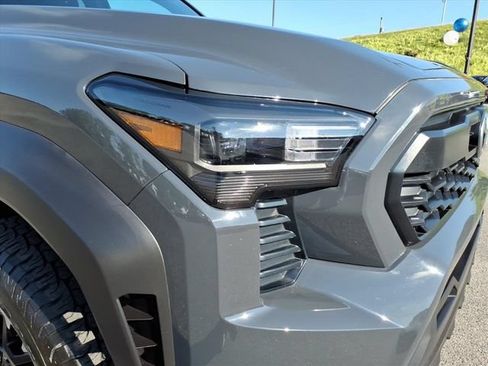 Used 2025 Toyota Tacoma TRD Off-Road AWD/4WD image 3