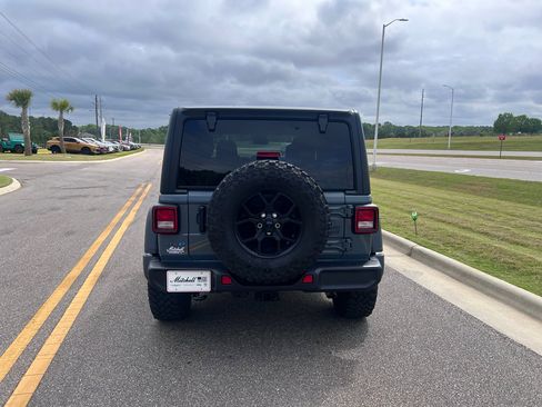 Used 2025 Jeep Wrangler Willys image 4