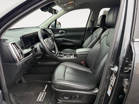 Used 2024 Kia Sorento S image 10