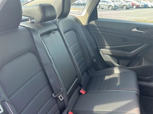 Certified 2023 Volkswagen Jetta SE w/ Panoramic Sunroof Package image 22