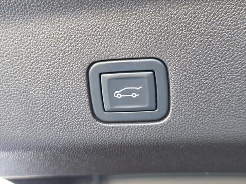 Used 2023 GMC Yukon SLT w/ SLT Luxury Package RWD image 13