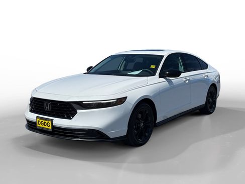 Certified 2025 Honda Accord SE image 1