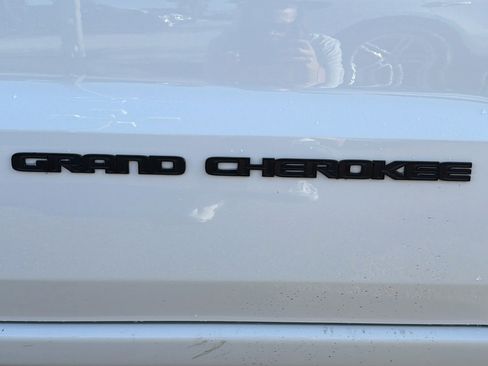 Used 2021 Jeep Grand Cherokee Laredo X AWD/4WD image 11