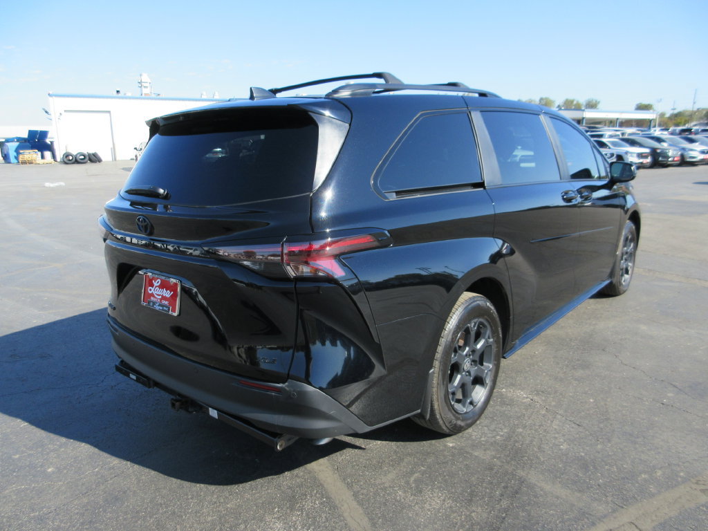 Used 2025 Toyota Sienna XLE Woodland Edition AWD/4WD image 6