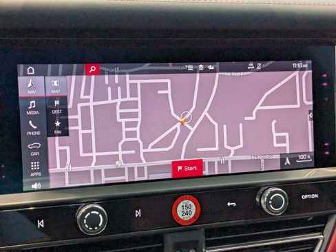 Certified 2025 Porsche Macan image 19