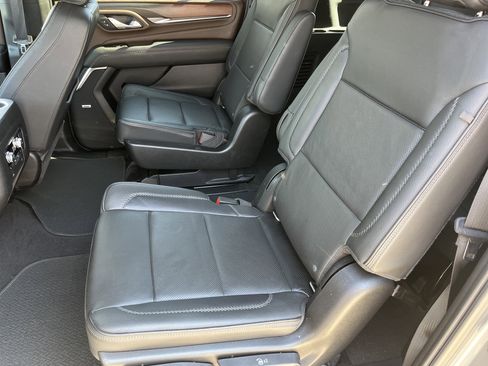 Used 2021 GMC Yukon XL Denali w/ Denali Premium Package image 19