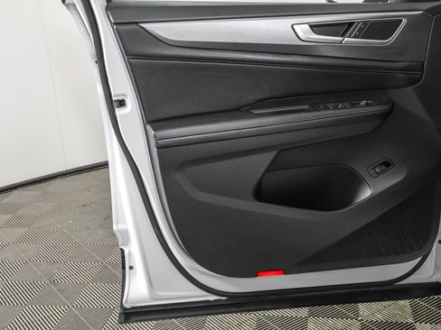 Used 2024 Volkswagen Atlas Cross Sport SE image 33