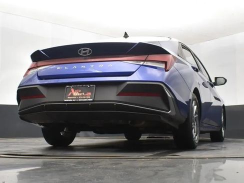 Used 2024 Hyundai Elantra SEL FWD image 13