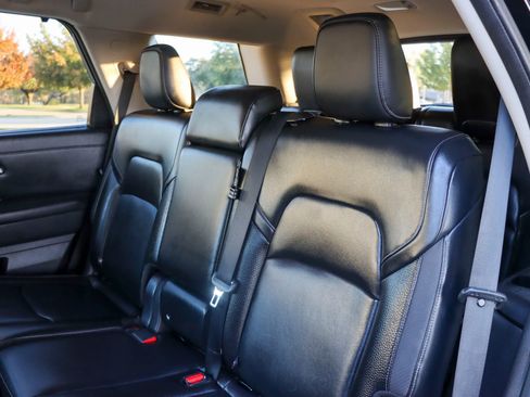 Used 2022 Nissan Pathfinder SL image 16