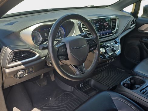 Used 2023 Chrysler Pacifica Touring-L w/ S Appearance Package FWD image 13