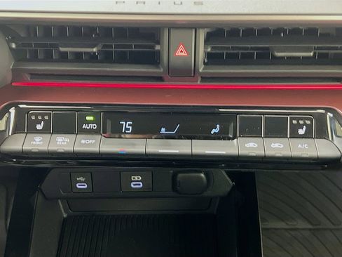 Used 2024 Toyota Prius Prime Premium image 20