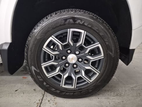 Used 2024 Chevrolet Colorado LT w/ LT Convenience Package III image 10