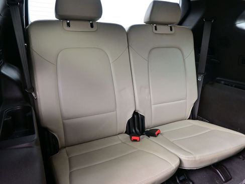 Used 2017 Hyundai Santa Fe Limited image 16