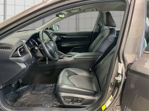 Used 2023 Toyota Camry SE image 9