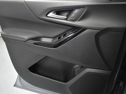 New 2026 Chevrolet Equinox LT w/ Convenience Package II FWD image 28