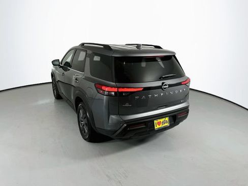 Used 2024 Nissan Pathfinder SV FWD image 7