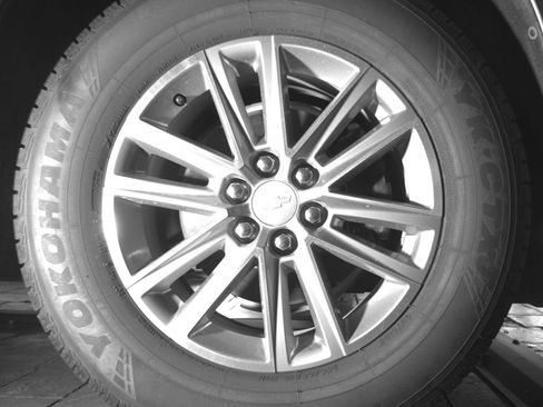 Used 2023 Chevrolet Traverse LT FWD image 33