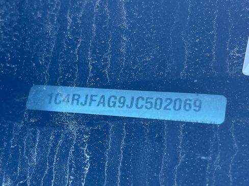 Used 2018 Jeep Grand Cherokee Altitude image 22