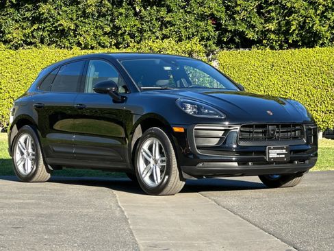 Used 2025 Porsche Macan image 10