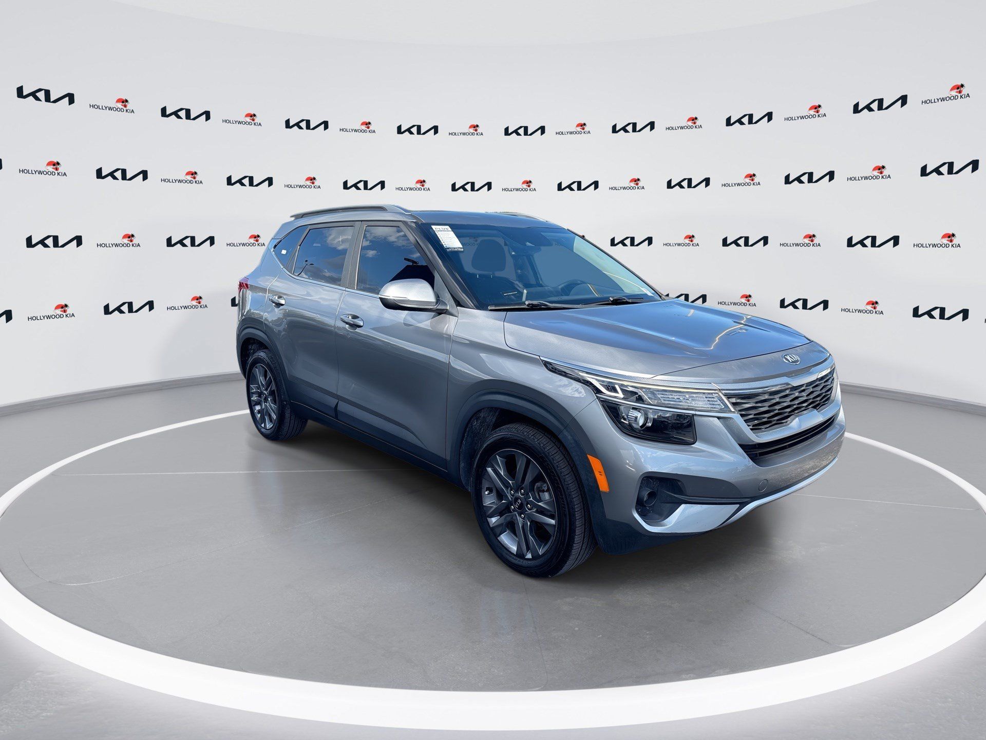 Used 2021 Kia Seltos S FWD image 2