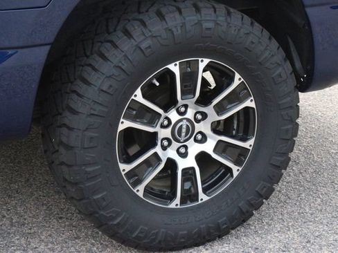 Used 2023 Nissan Titan SV AWD/4WD image 32