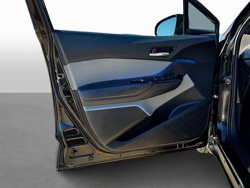 Used 2019 Toyota C-HR XLE image 16