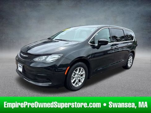Used 2023 Chrysler Voyager LX FWD image 1