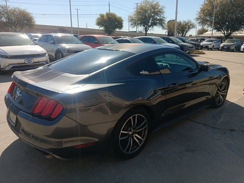 Used 2015 Ford Mustang Coupe image 5