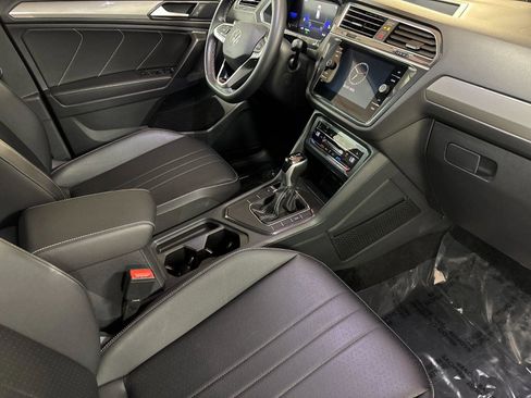 Used 2023 Volkswagen Tiguan SE FWD image 15
