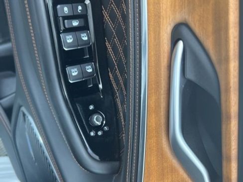 Used 2024 Jeep Grand Cherokee L Summit image 14