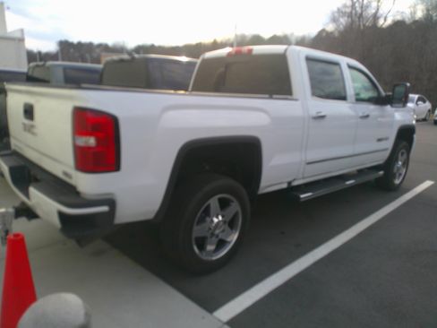 Used 2017 GMC Sierra 2500 SLT w/ All Terrain HD Package image 8