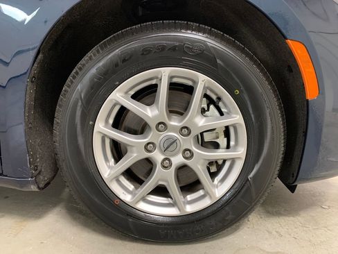Used 2025 Chrysler Pacifica Select FWD image 30