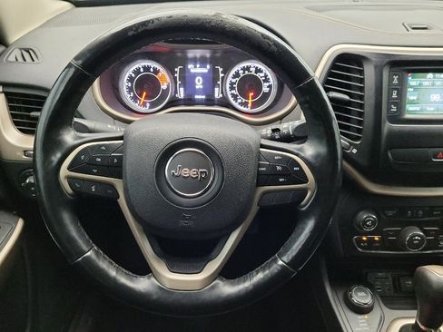 Used 2018 Jeep Cherokee Latitude w/ Altitude Package image 22