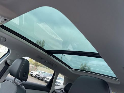 Used 2023 Volkswagen Taos SE w/ Panoramic Sunroof Package image 21