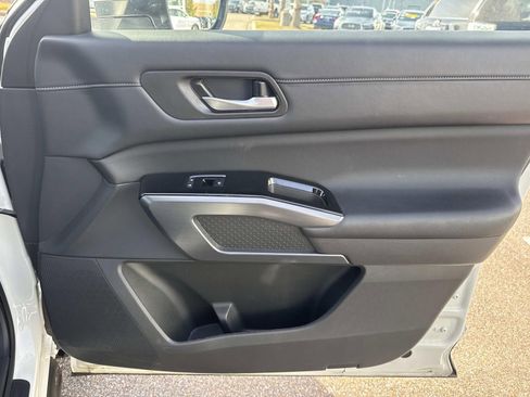 Used 2024 Nissan Pathfinder SL w/ SL Premium Package image 17