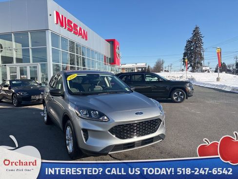 Used 2022 Ford Escape SE w/ Cold Weather Package image 1