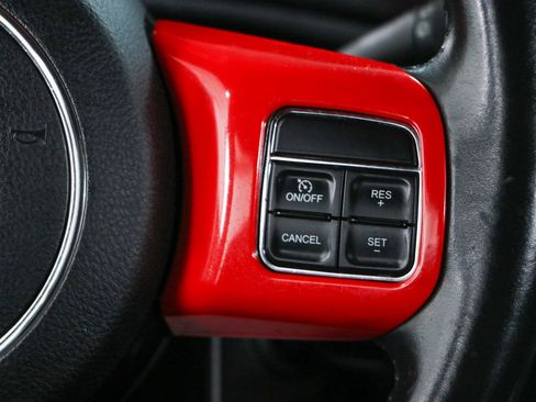 Used 2017 Jeep Wrangler Unlimited Sahara AWD/4WD image 15