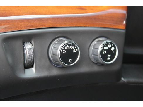 Used 2016 Cadillac Escalade ESV Luxury image 18