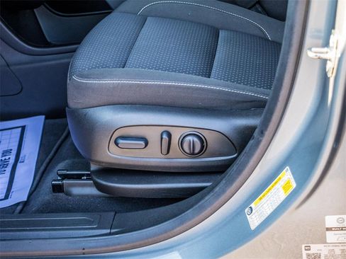 Used 2023 GMC Acadia SLE w/ Driver Convenience Package image 26