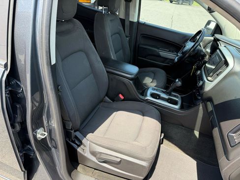 Used 2017 Chevrolet Colorado LT RWD image 18