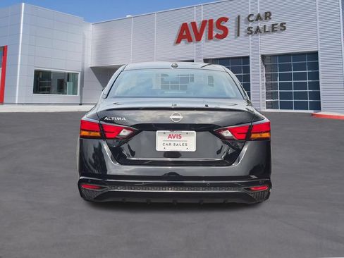 Used 2025 Nissan Altima 2.5 SV FWD image 7