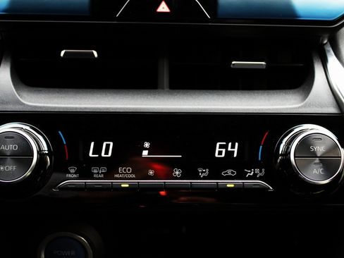 Used 2021 Toyota Venza XLE image 20