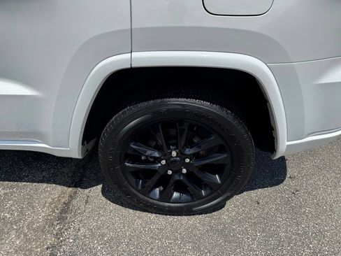 Used 2021 Jeep Grand Cherokee Laredo X AWD/4WD image 28