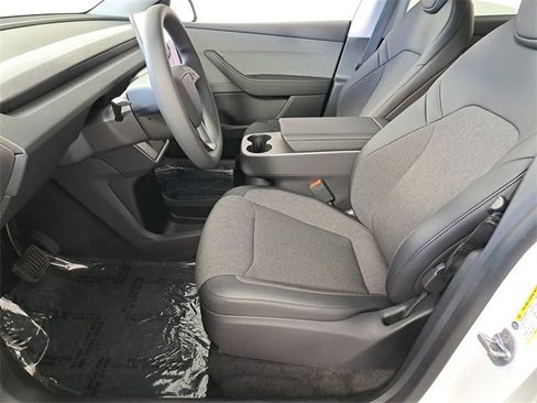 Used 2026 Tesla Model Y 2WD image 18