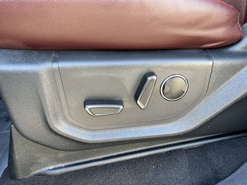 Used 2024 Ford Expedition Limited image 14