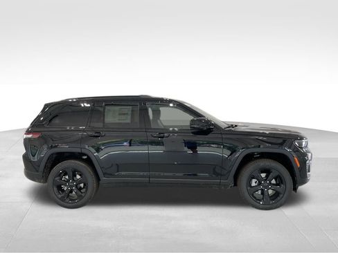 New 2025 Jeep Grand Cherokee Limited w/ Luxury Tech Group II image 3