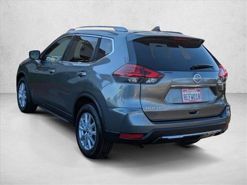 Used 2018 Nissan Rogue SV image 8